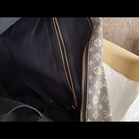 Louis Vuitton handbag and wallet. - Picture 5 of 14